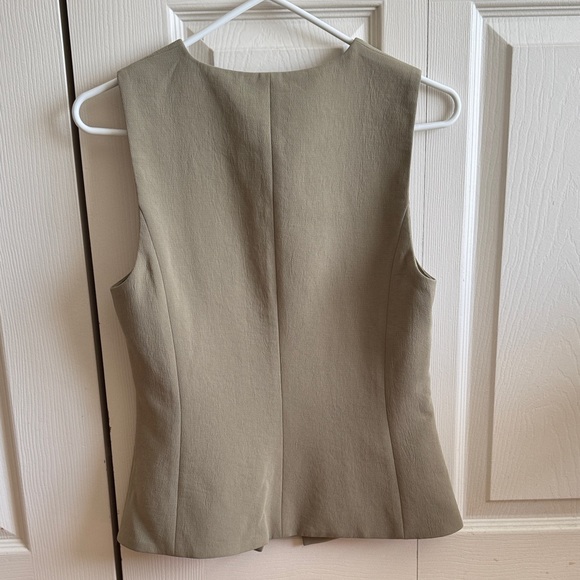 Aritzia Wilfred Regal Vest in Sundried Olive - Crepette - Picture 4 of 4